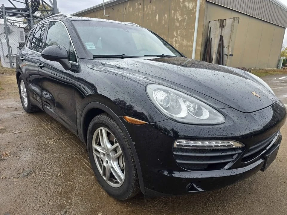 2013 Porsche 958 Cayenne S - Image 2 of 7