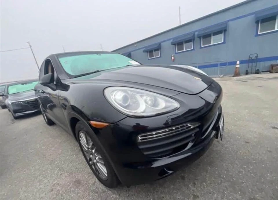 2013 Porsche 958 Cayenne S - Image 2 of 8