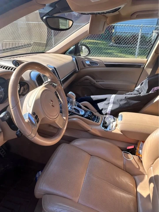 2013 Porsche 958 Cayenne S - Image 8 of 9