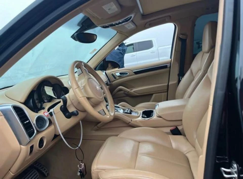 2013 Porsche 958 Cayenne S - Image 6 of 8