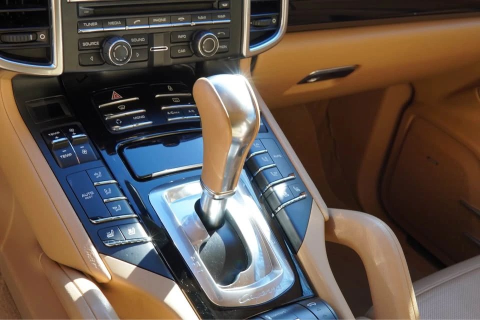 2013 Porsche 958 Cayenne S - Image 10 of 18