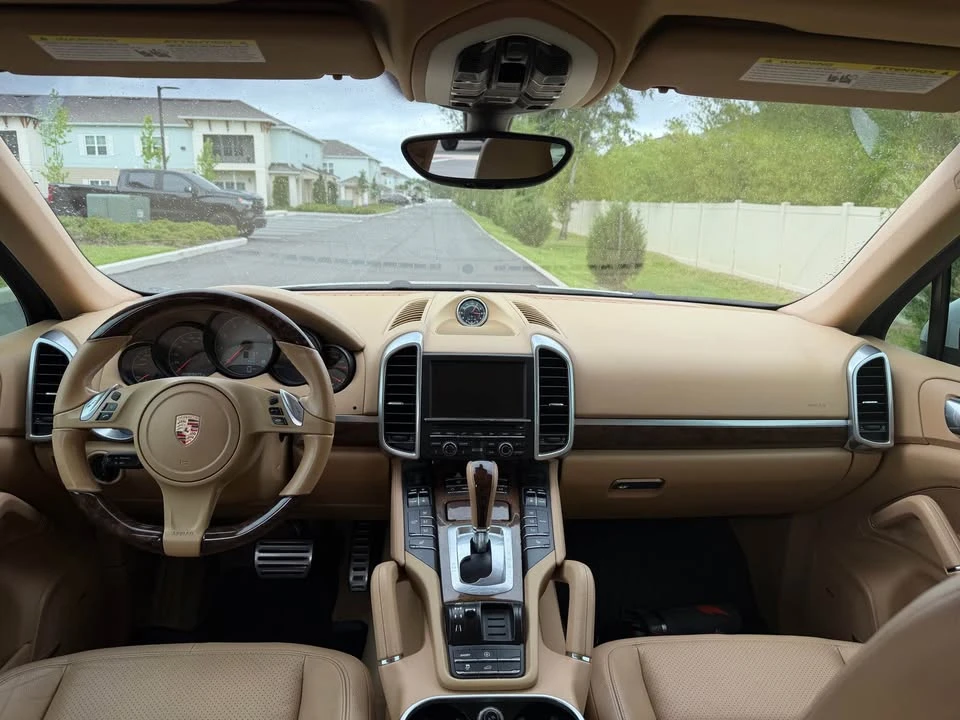 2013 Porsche 958 Cayenne S - Image 10 of 17