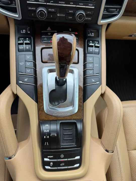 2013 Porsche 958 Cayenne S - Image 15 of 17