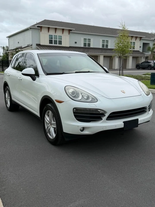 2013 Porsche 958 Cayenne S - Image 2 of 17