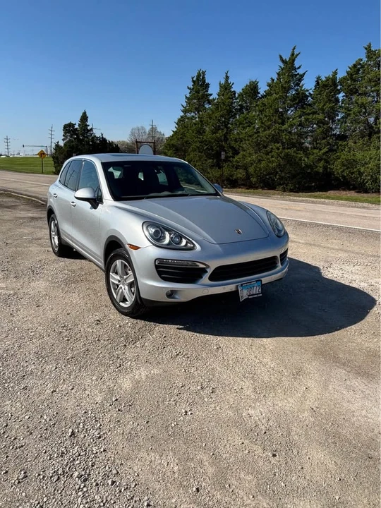 2013 Porsche 958 Cayenne S - Image 2 of 10