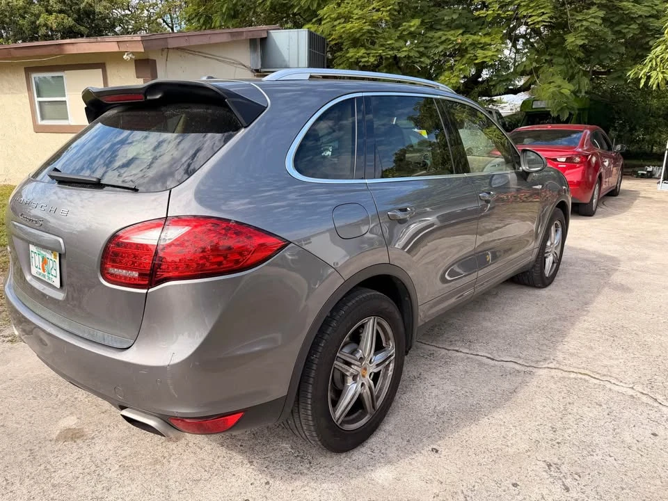 2013 Porsche 958 Cayenne S - Image 4 of 10