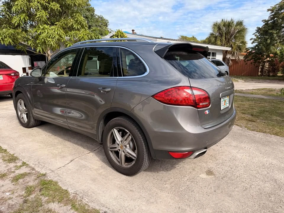 2013 Porsche 958 Cayenne S - Image 3 of 10