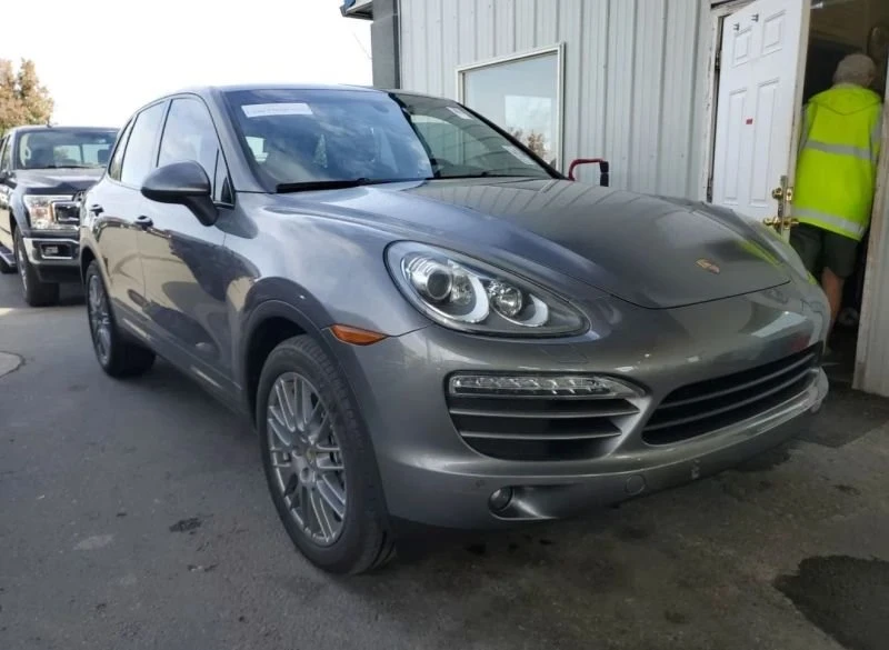 2013 Porsche 958 Cayenne - Image 2 of 8