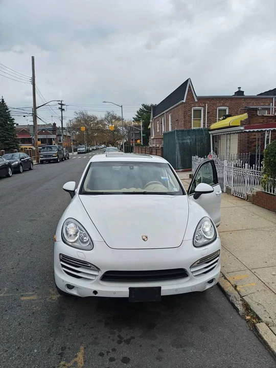 2013 Porsche 958 Cayenne - Image 2 of 18