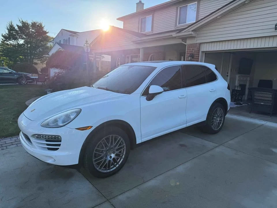 2013 Porsche 958 Cayenne - Image 2 of 11