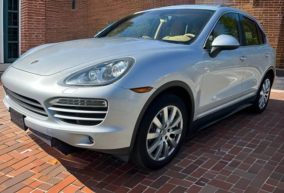 2013 Porsche 958 Cayenne - Image 2 of 8