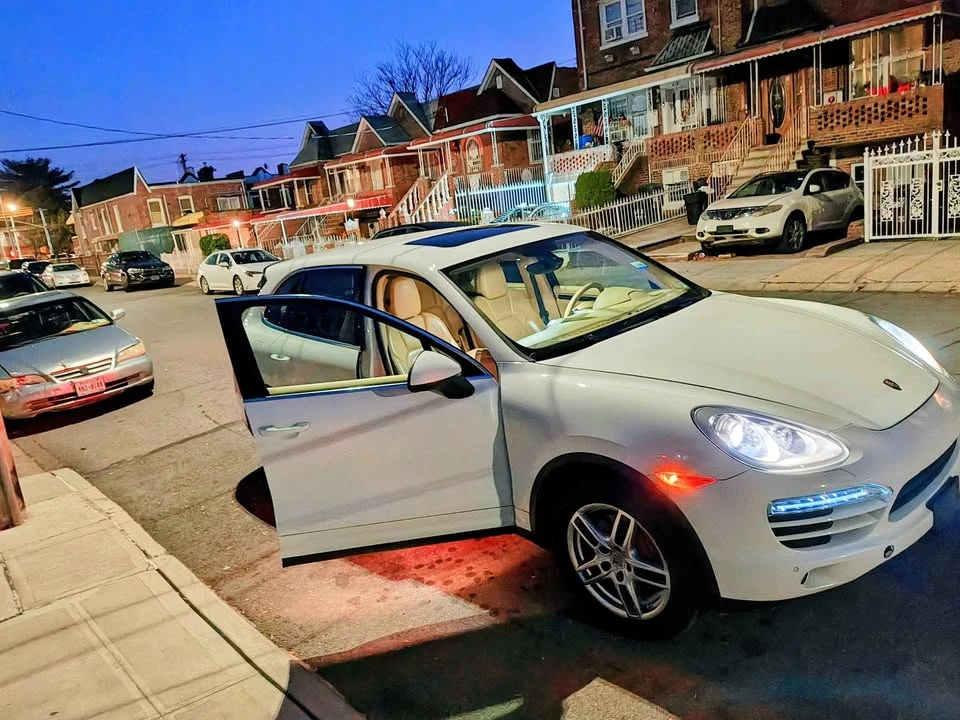 2013 Porsche 958 Cayenne - Image 2 of 13