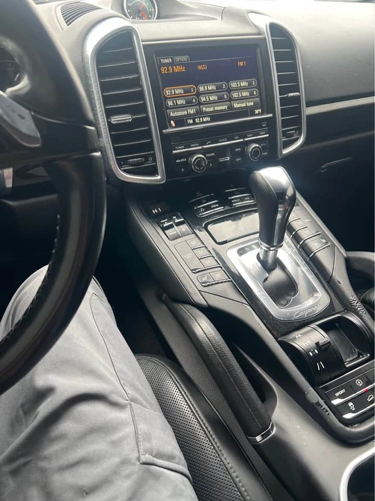 2013 Porsche 958 Cayenne - Image 2 of 4