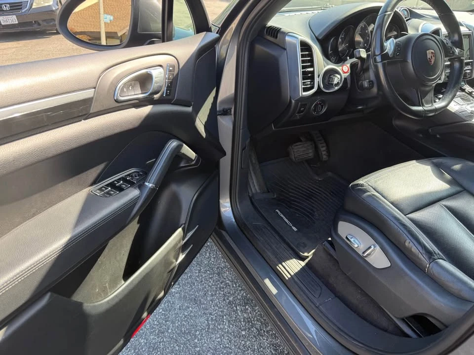 2013 Porsche 958 Cayenne - Image 12 of 16