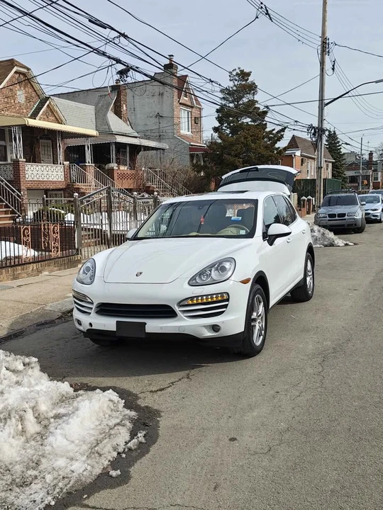 2013 Porsche 958 Cayenne - Image 2 of 19