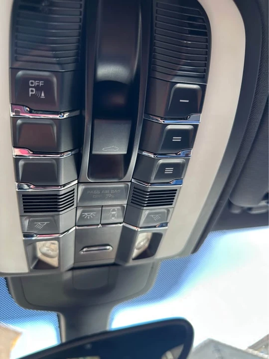 2013 Porsche 958 Cayenne - Image 14 of 17