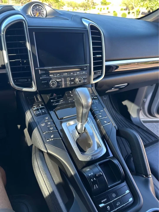 2013 Porsche 958 Cayenne - Image 12 of 17