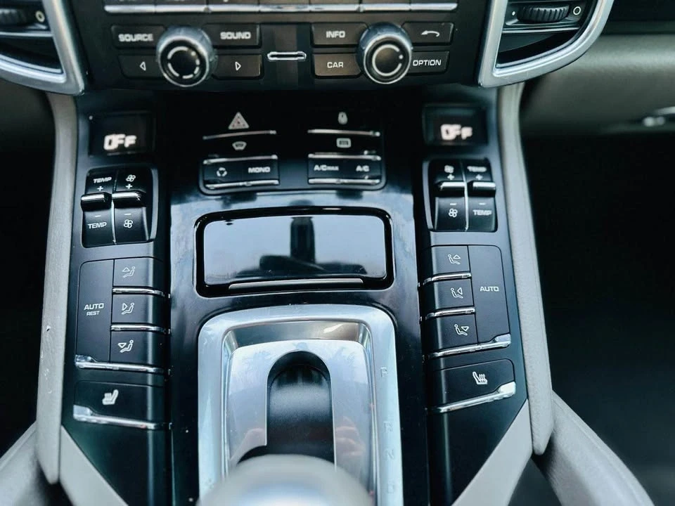 2013 Porsche 958 Cayenne - Image 14 of 20