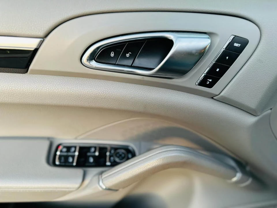 2013 Porsche 958 Cayenne - Image 16 of 18