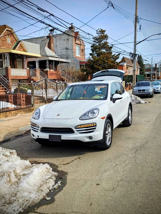 2013 Porsche 958 Cayenne - Image 2 of 18