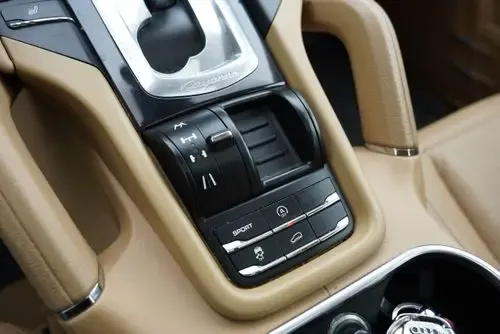 2013 Porsche 958 Cayenne - Image 3 of 12