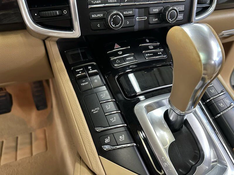 2013 Porsche 958 Cayenne Diesel - Image 19 of 20