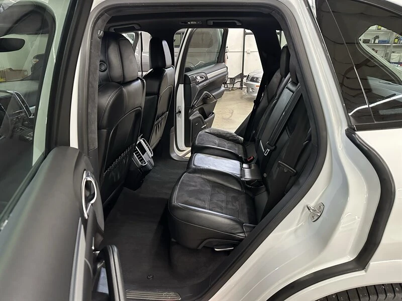 2013 Porsche 958 Cayenne GTS - Image 11 of 20