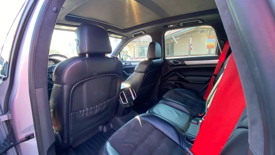 2013 Porsche 958 Cayenne GTS - Image 7 of 20