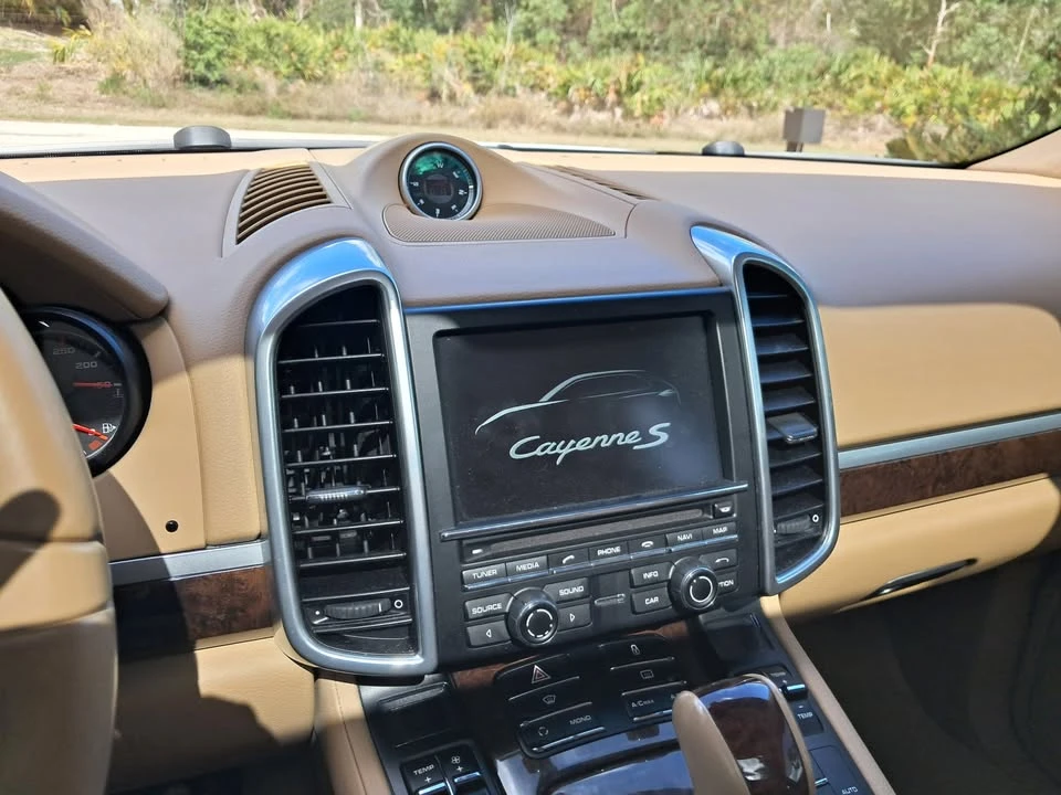 2013 Porsche 958 Cayenne S - Image 12 of 17