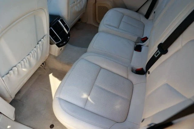 2013 Porsche 958 Cayenne S - Image 13 of 20