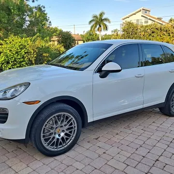2013 Porsche Cayenne S / GTS