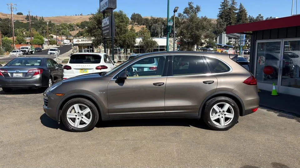 2013 Porsche 958 Cayenne S - Image 2 of 19