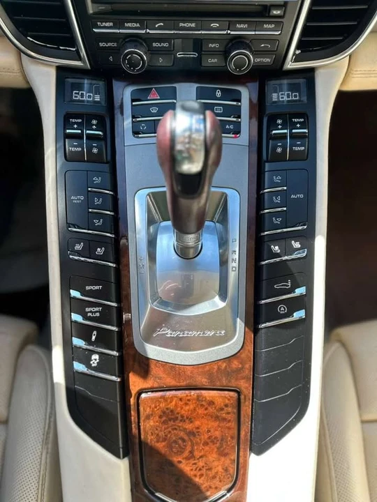 2013 Porsche 970 Panamera - Image 18 of 19