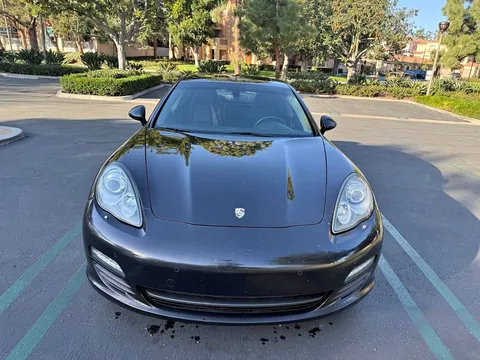 2013 Porsche Panamera 4 Sedan