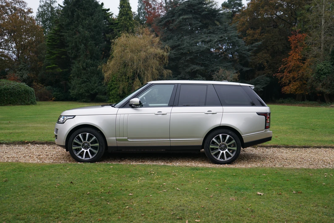 2013 Land Rover Range Rover L322 - Image 9 of 31