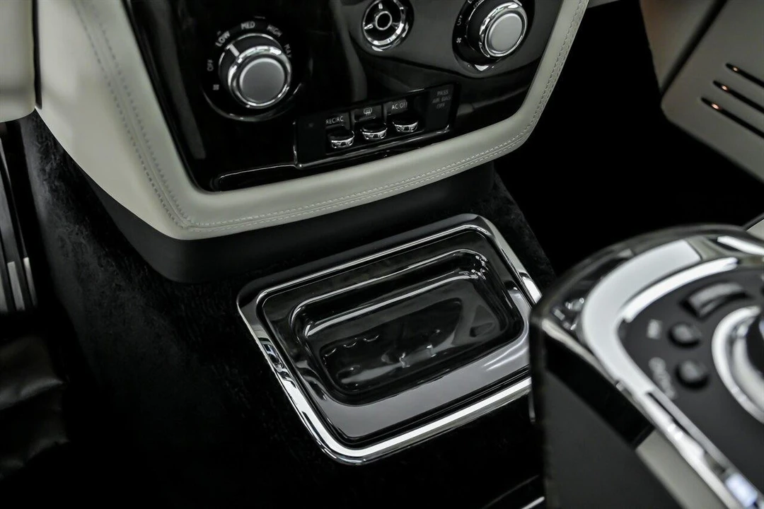 2013 Rolls-Royce Phantom VII - Image 19 of 31