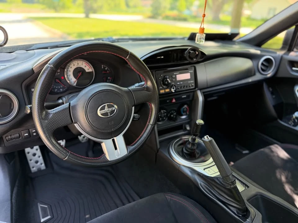 2013 Scion FR-S - Image 2 of 11