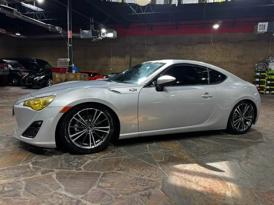 2013 Scion FR-S - Image 2 of 13