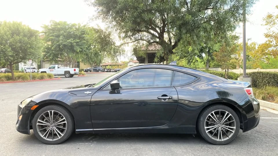 2013 Scion FR-S - Image 2 of 17