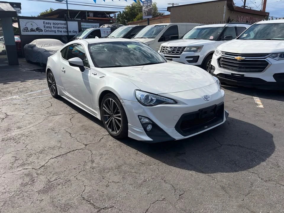 2013 Scion FR-S - Image 4 of 9
