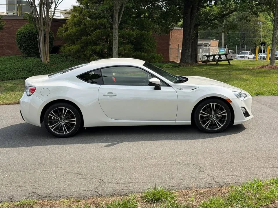 2013 Scion FR-S - Image 8 of 20
