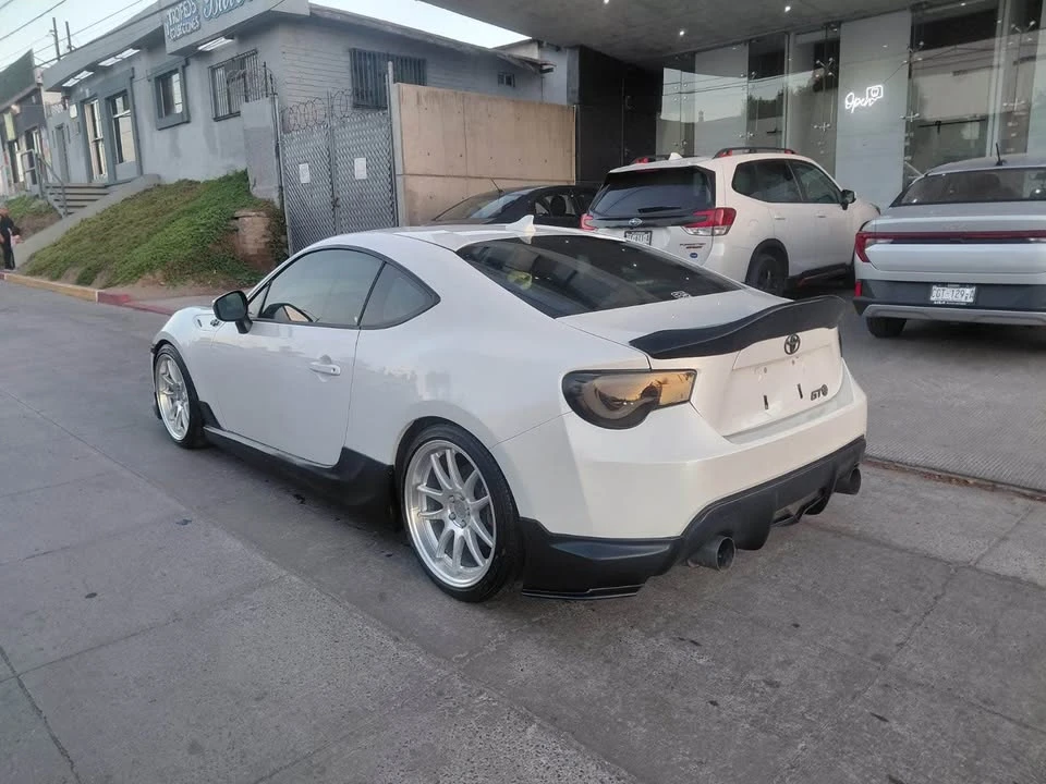 2013 Scion FR-S - Image 8 of 13