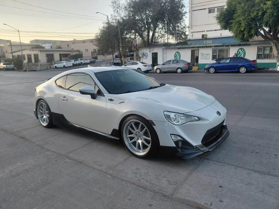 2013 Scion FR-S - Image 4 of 13