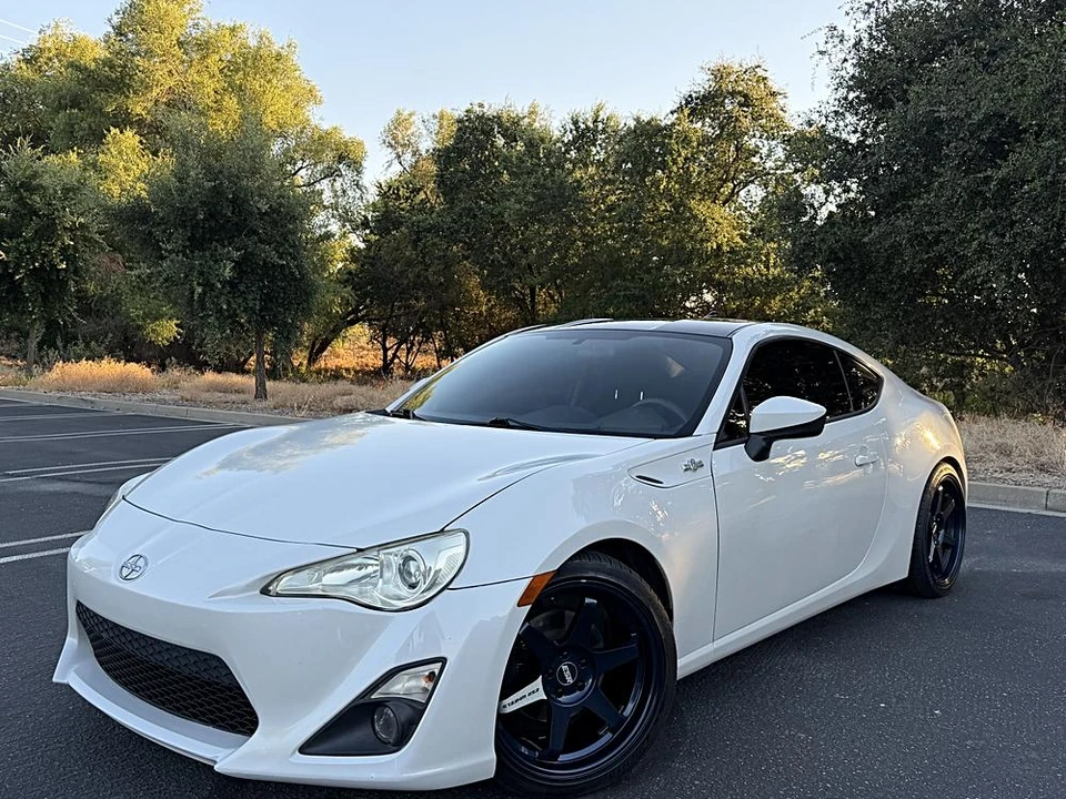2013 Scion FR-S - Image 2 of 31