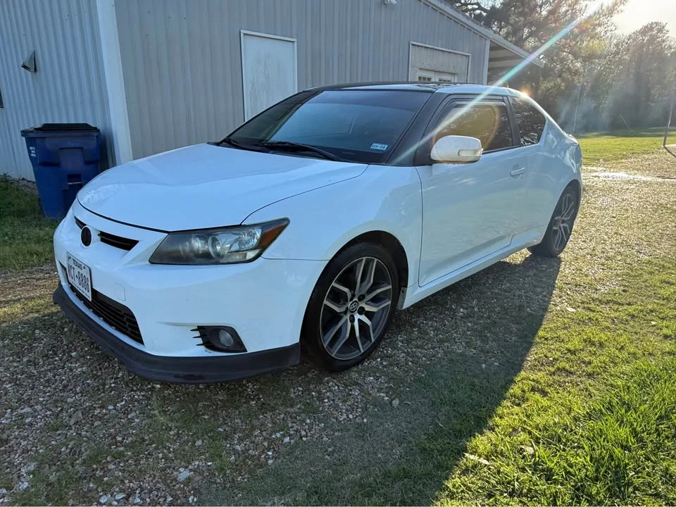 2013 Scion tC - Image 2 of 10