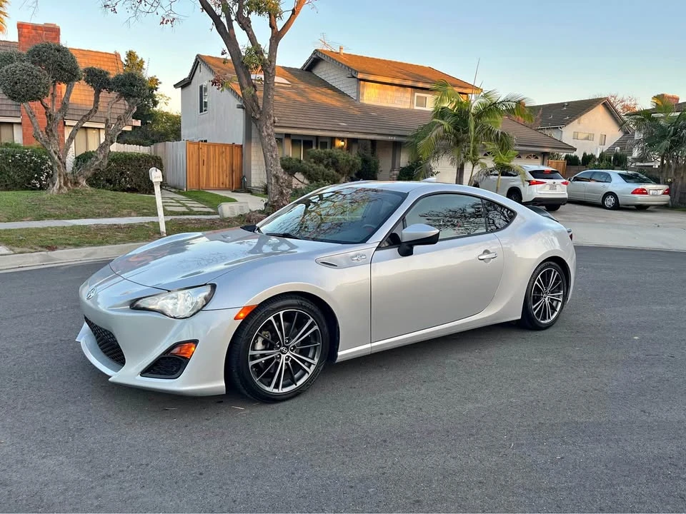 2013 Scion FR-S - Image 2 of 10