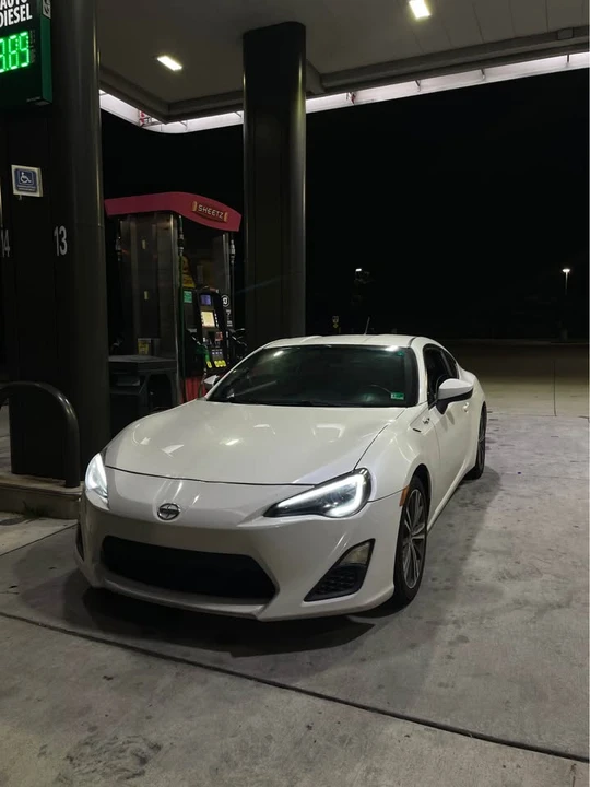 2013 Scion FR-S - Image 3 of 18