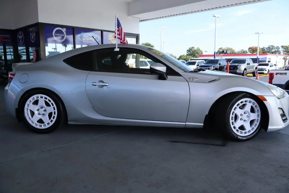 2013 Scion FR-S - Image 2 of 9