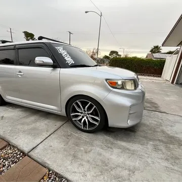 2013 Scion xB Hatchback 4D