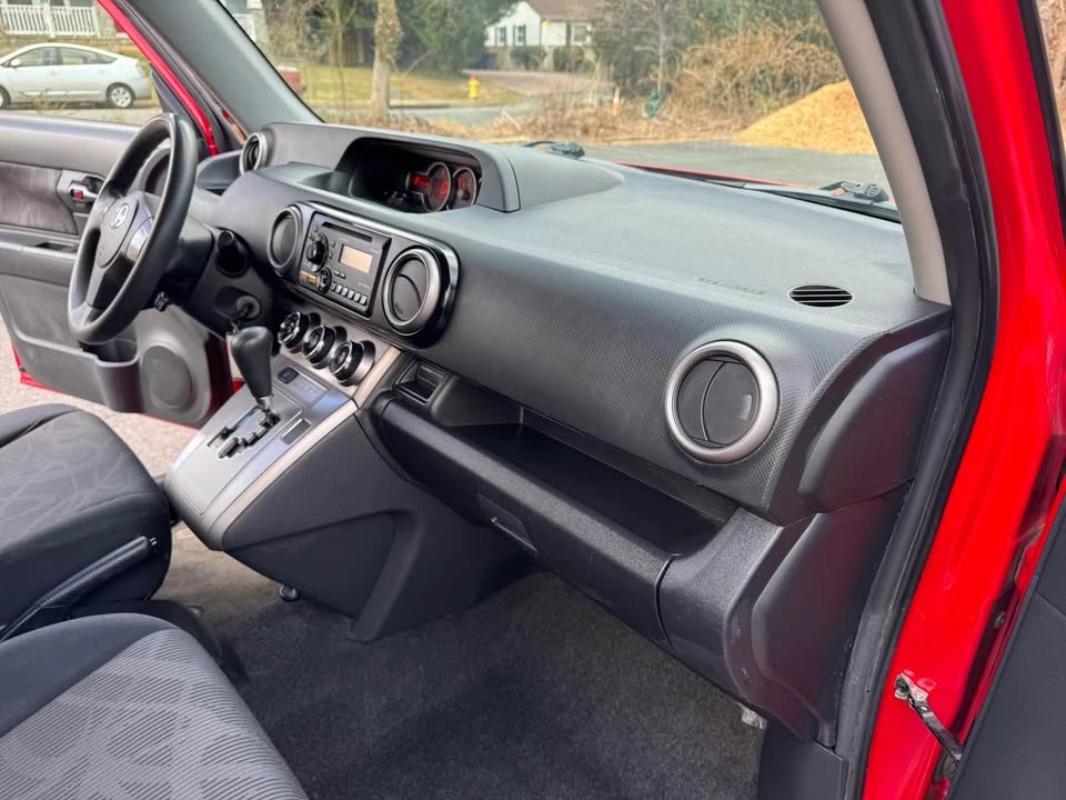 2013 Scion xB - Image 10 of 19